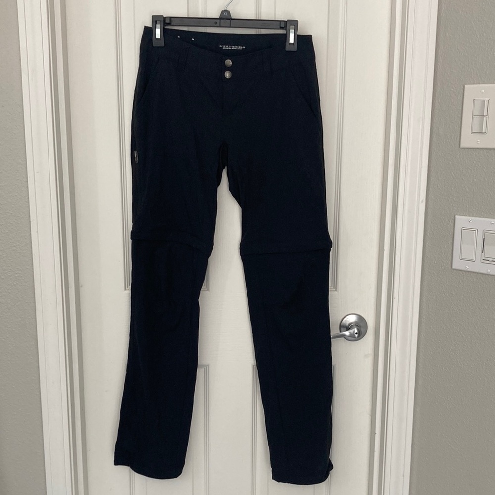 Women’s Columbia zip off hiking pants/shorts, black, size 4